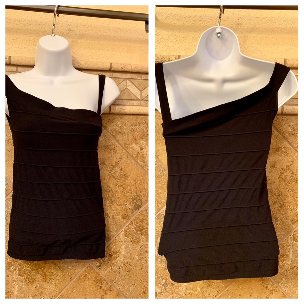 Asymmetrical stretch top